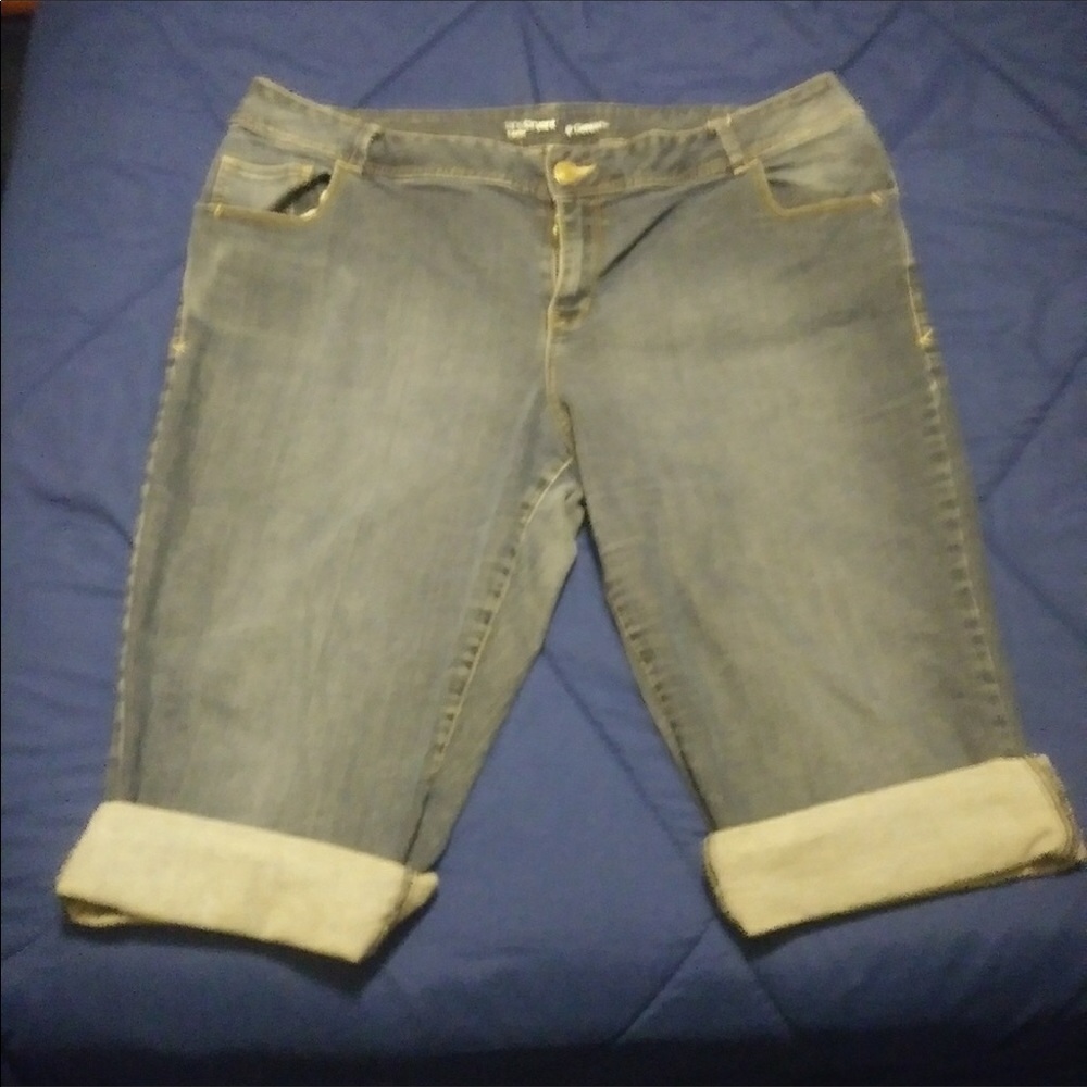 Lane Bryant Genius fit denim capris.